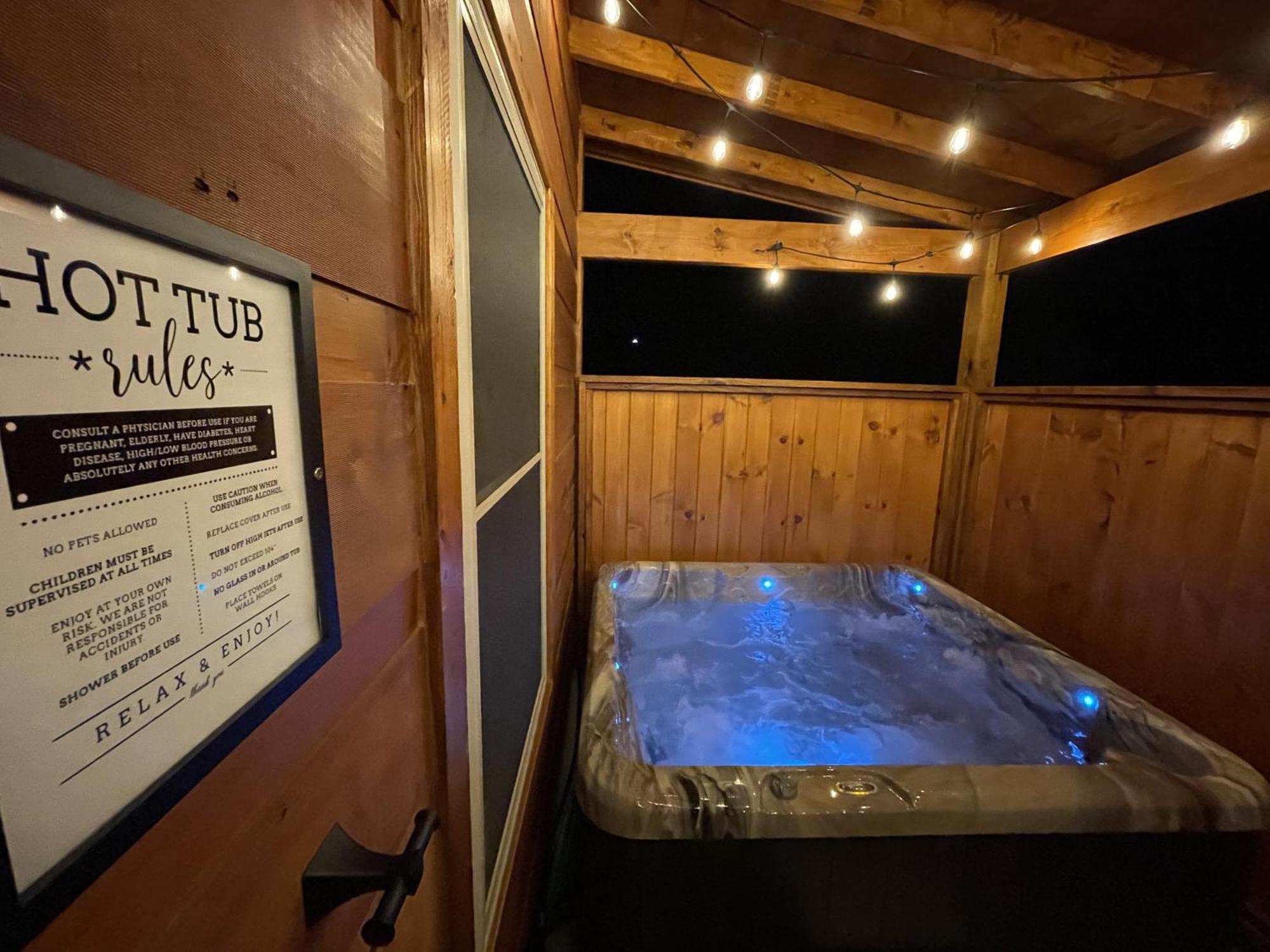 Fully Loaded Cabin In Heart Of Пиджен Фордж Екстериор снимка