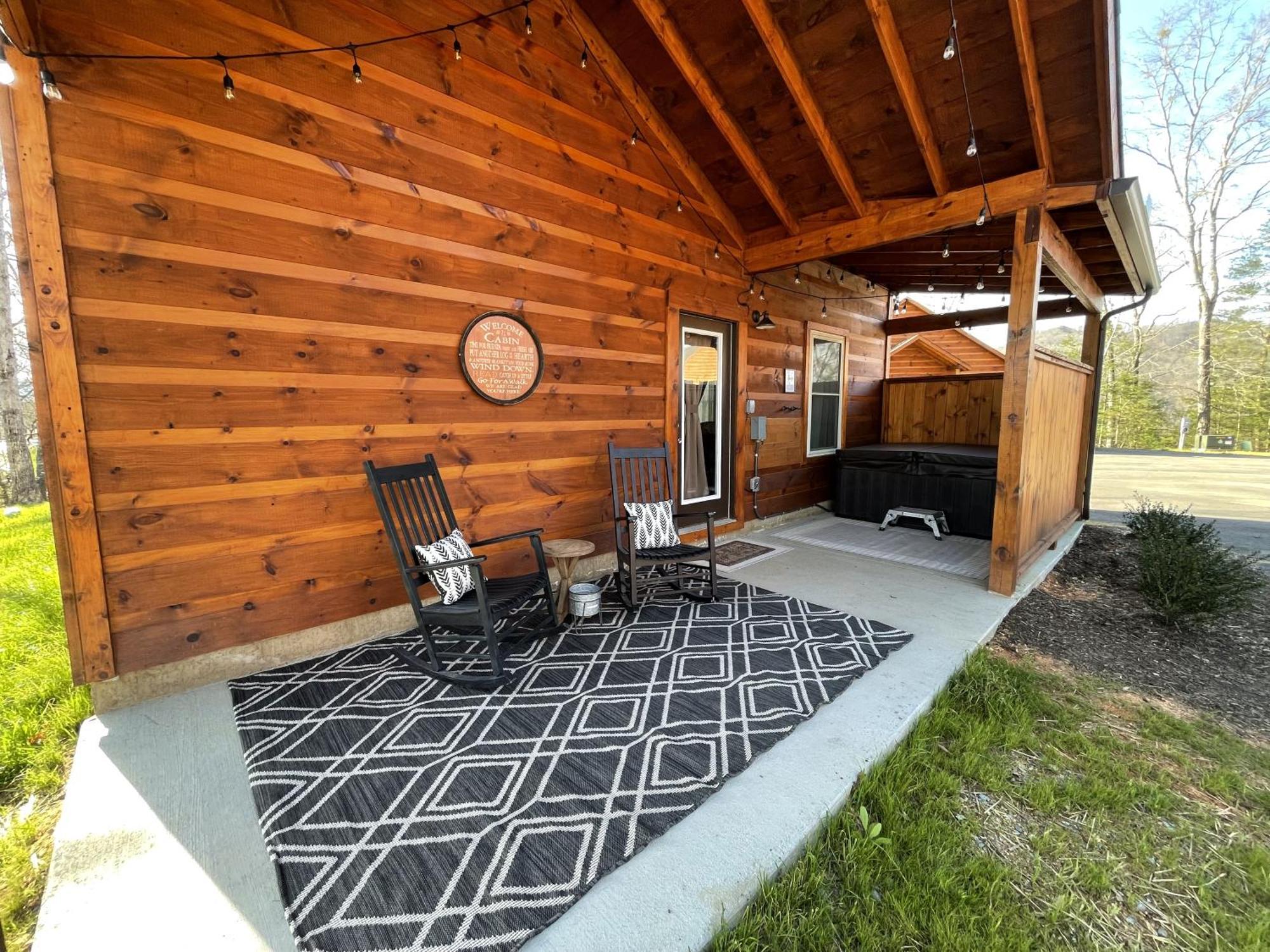 Fully Loaded Cabin In Heart Of Пиджен Фордж Екстериор снимка