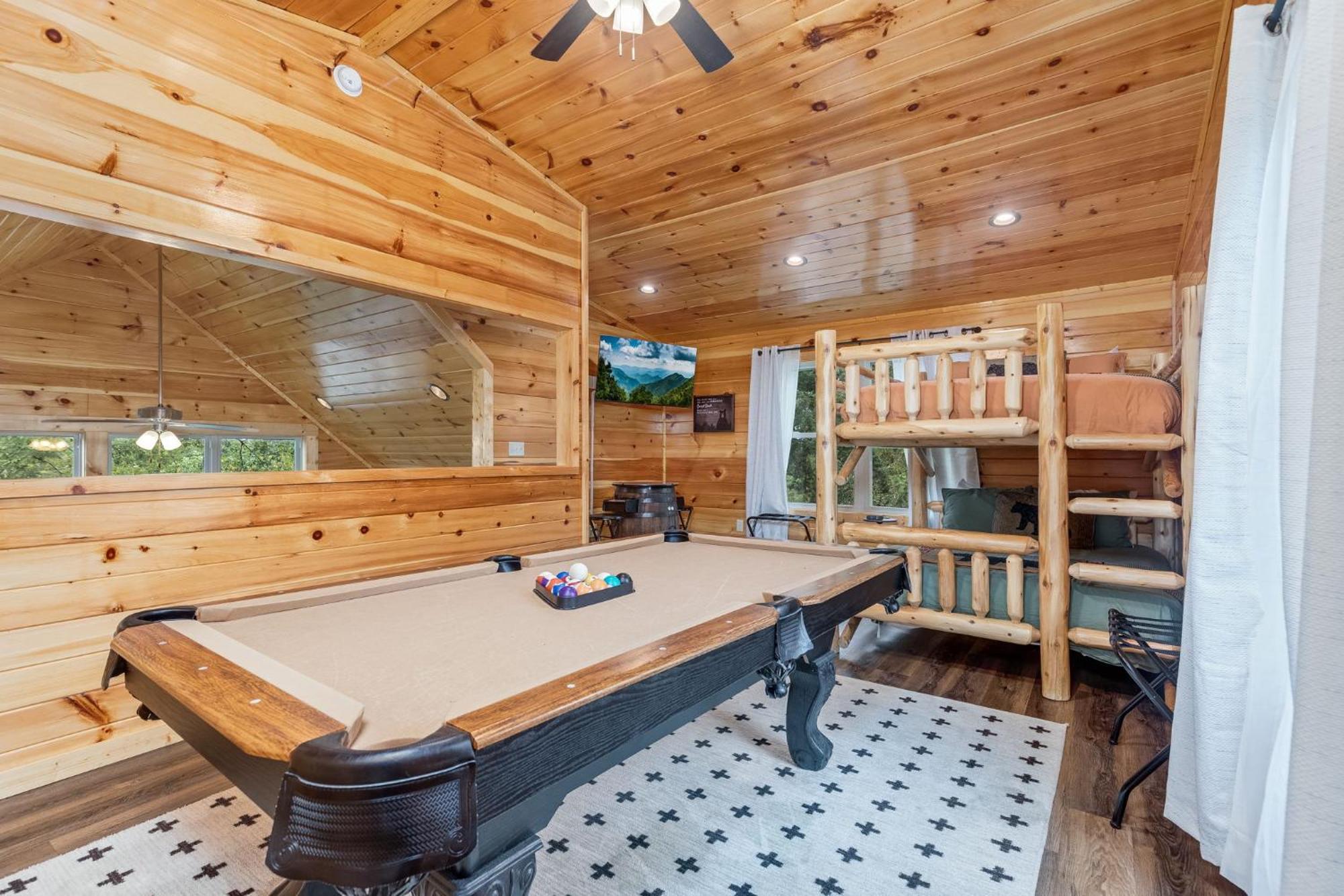 Fully Loaded Cabin In Heart Of Пиджен Фордж Екстериор снимка