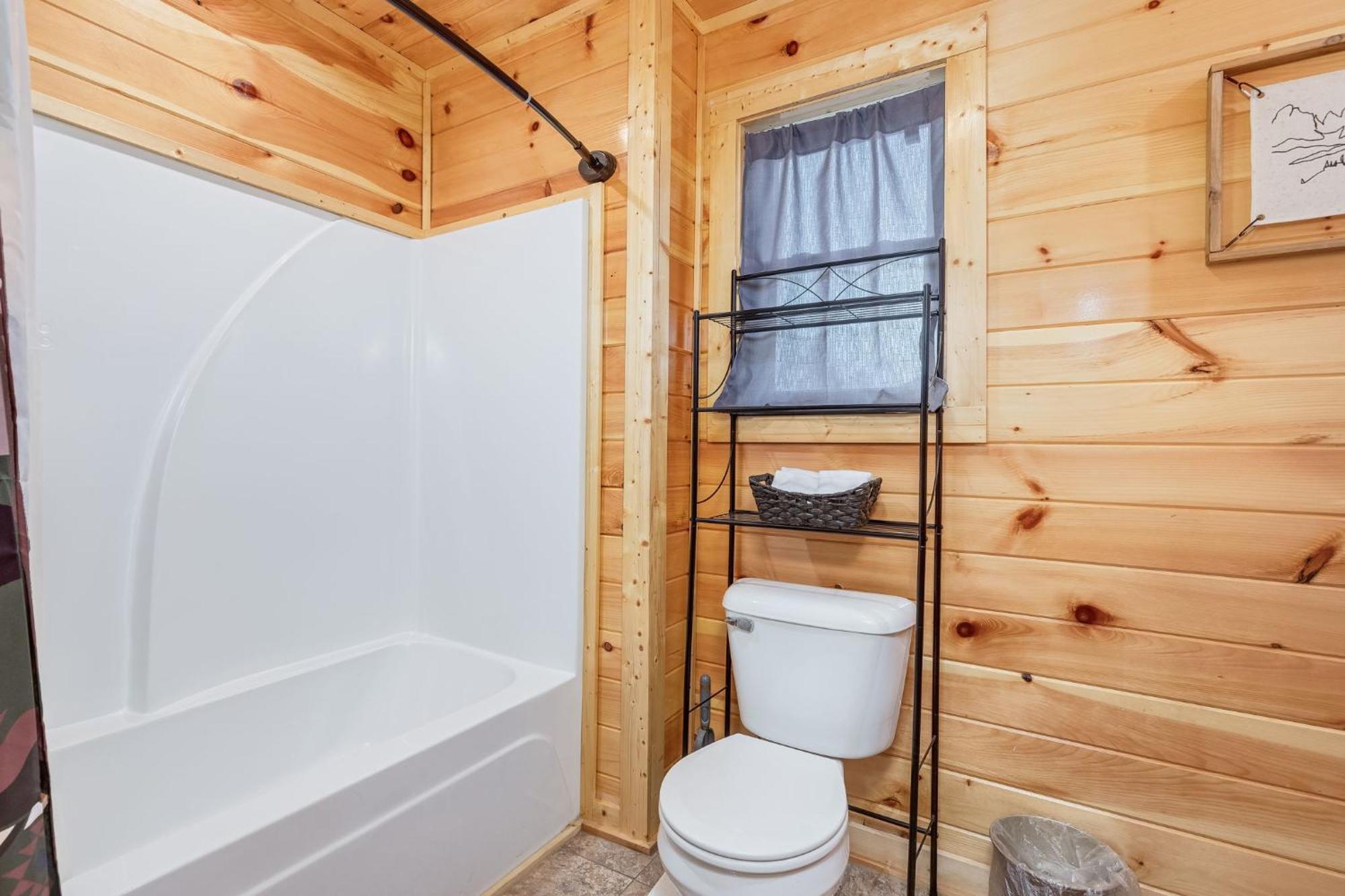 Fully Loaded Cabin In Heart Of Пиджен Фордж Екстериор снимка