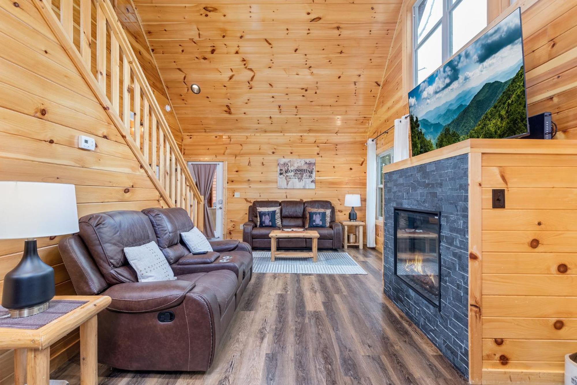 Fully Loaded Cabin In Heart Of Пиджен Фордж Екстериор снимка
