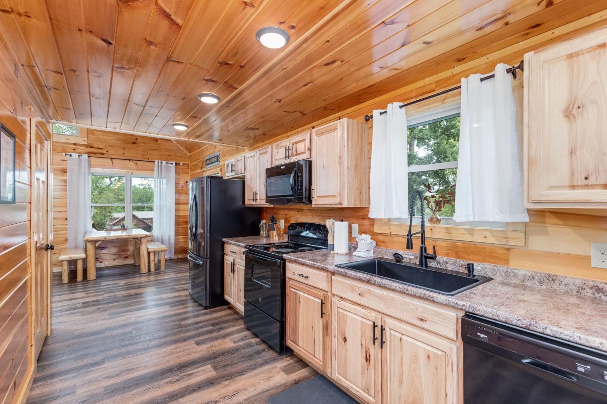 Fully Loaded Cabin In Heart Of Пиджен Фордж Екстериор снимка