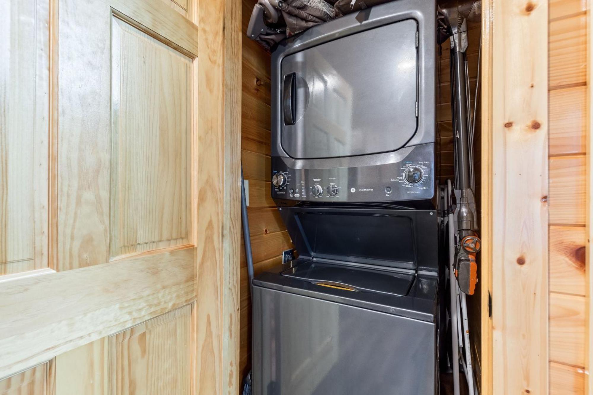 Fully Loaded Cabin In Heart Of Пиджен Фордж Екстериор снимка