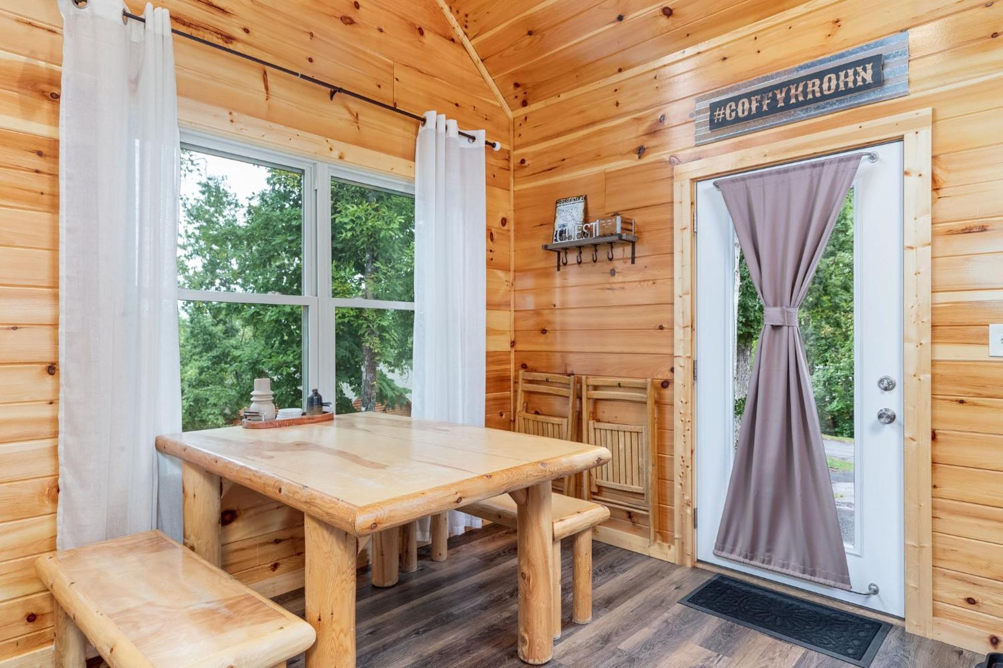 Fully Loaded Cabin In Heart Of Пиджен Фордж Екстериор снимка