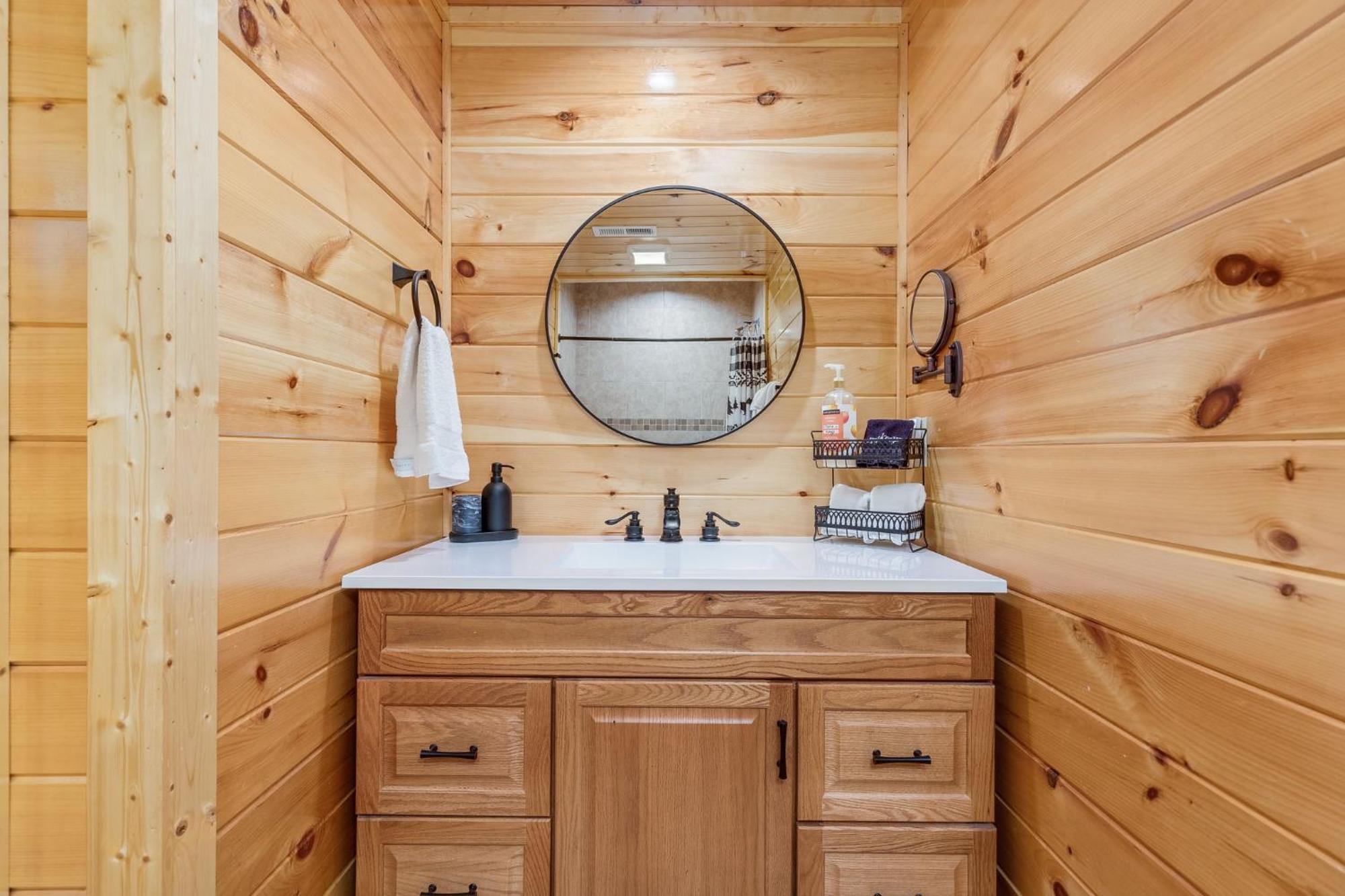 Fully Loaded Cabin In Heart Of Пиджен Фордж Екстериор снимка